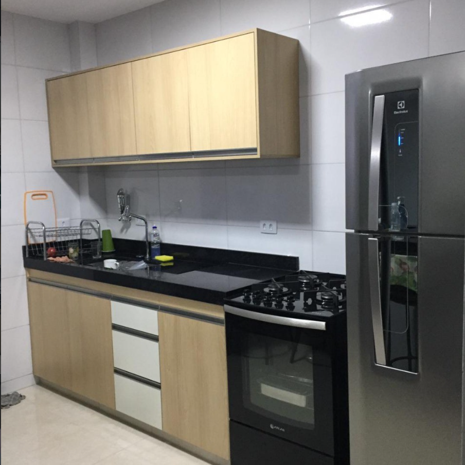 Cozinha montada com armários